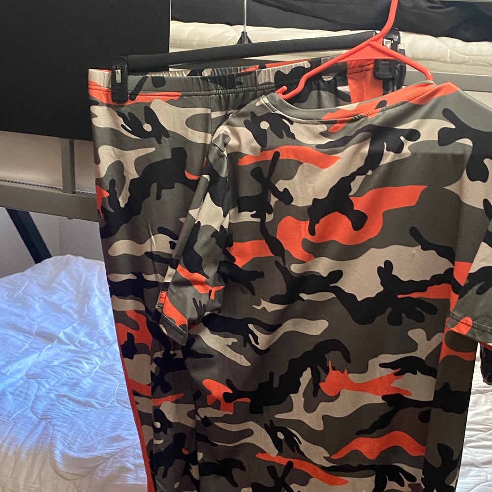 Camouflage Print T-Shirt and Leggings Set